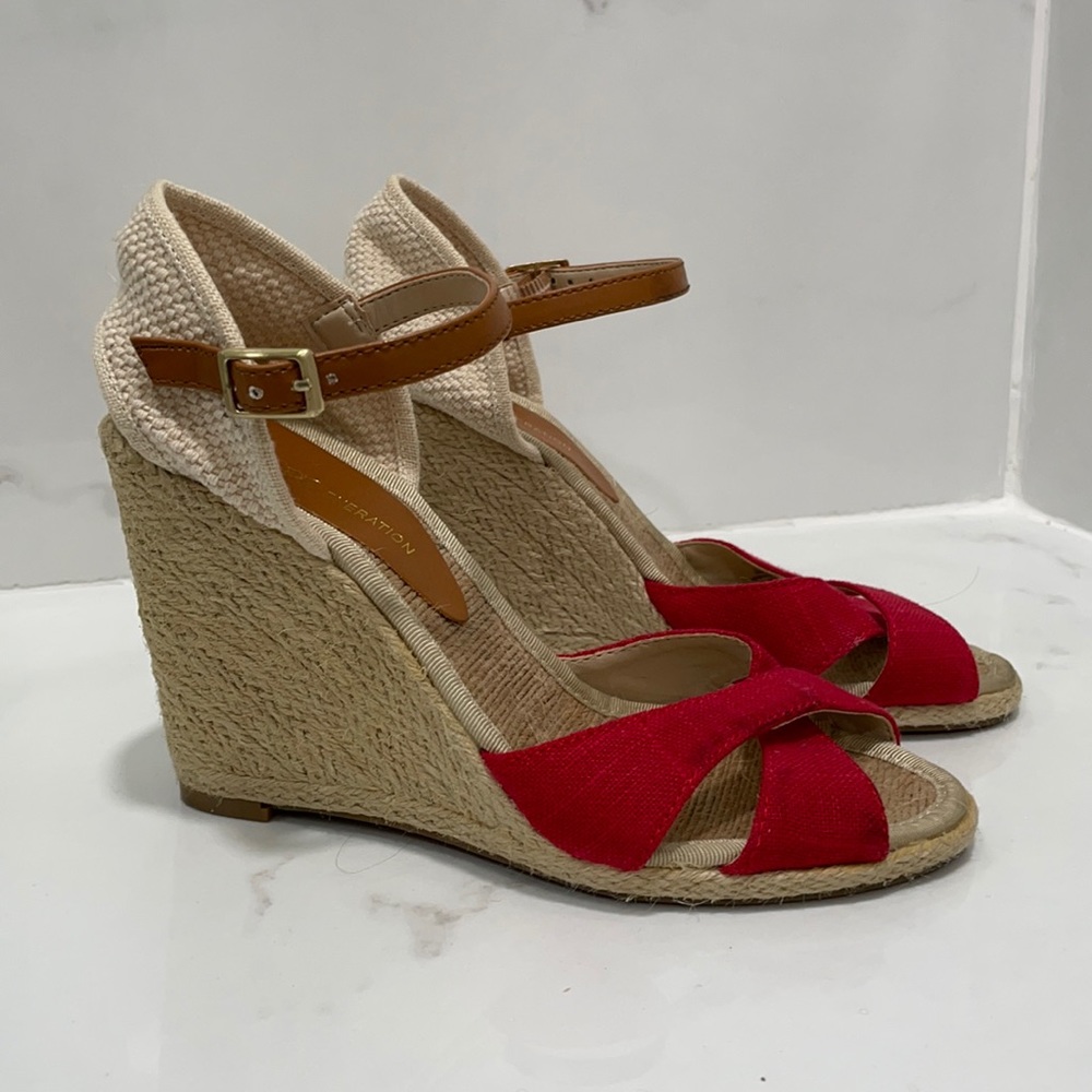 BCBG Red Wedges